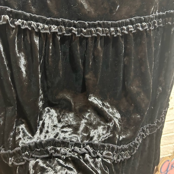 NEW DKNY Jeans black velvet ruffled skirt, size small. New with tag! - Picture 8 of 8
